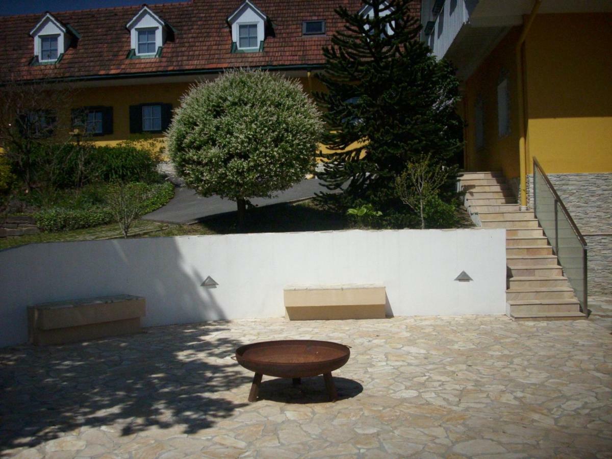Gaestehaus Maxltoni Kitzeck im Sausal Luaran gambar